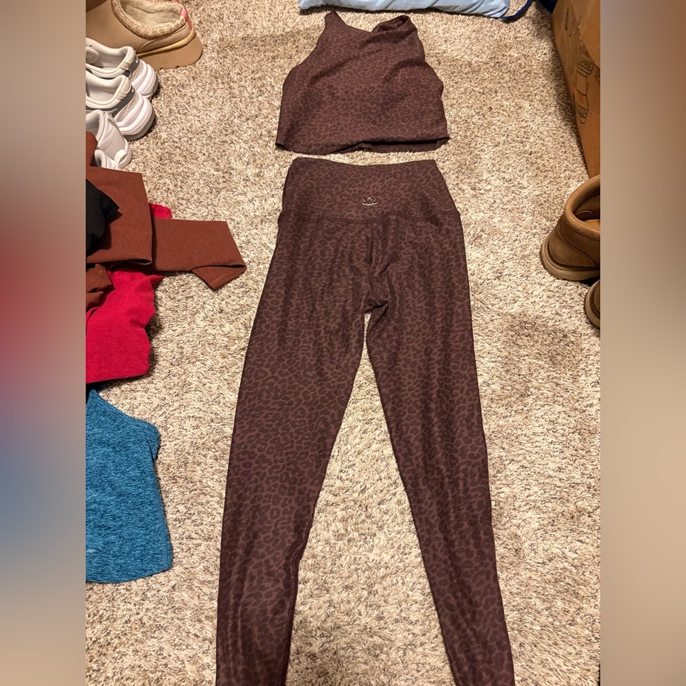 Beyond Yoga Leopard Print Set